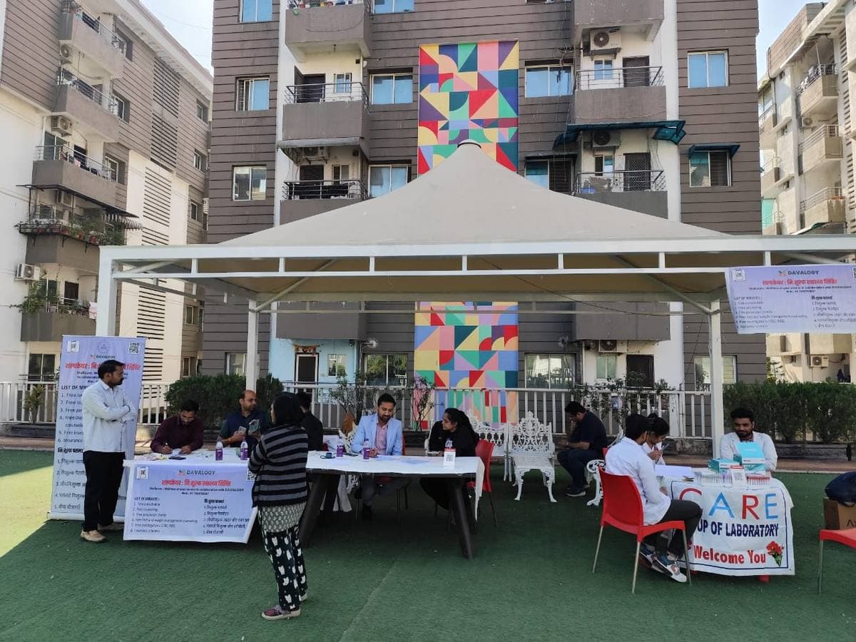 Davalogy outreach session with patients